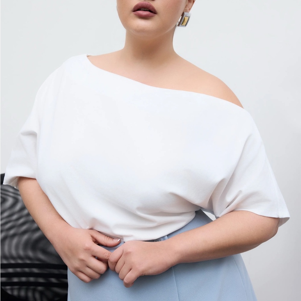 Cider 1x COTTON-BLEND ASYMMETRICAL NECK
RUCHED TEE CURVE & PLUS